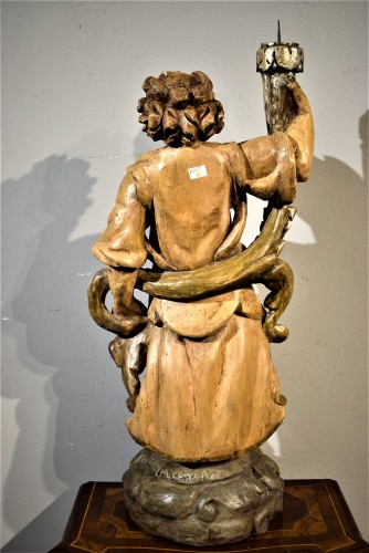 Antiquités - Ange céroféraire en bois sculpté, polychrome et argenté, Italie XVIIe